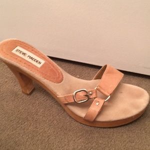 Steve Madden leather upper platform sandal.